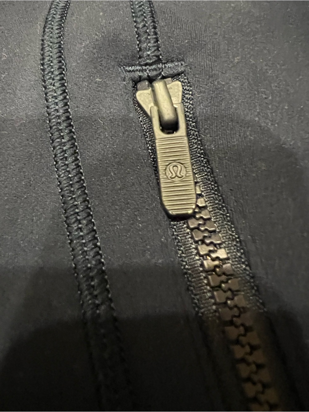 Lululemon Nulu Hooded Define Jacket in navy— size 2 - Picture 8 of 11